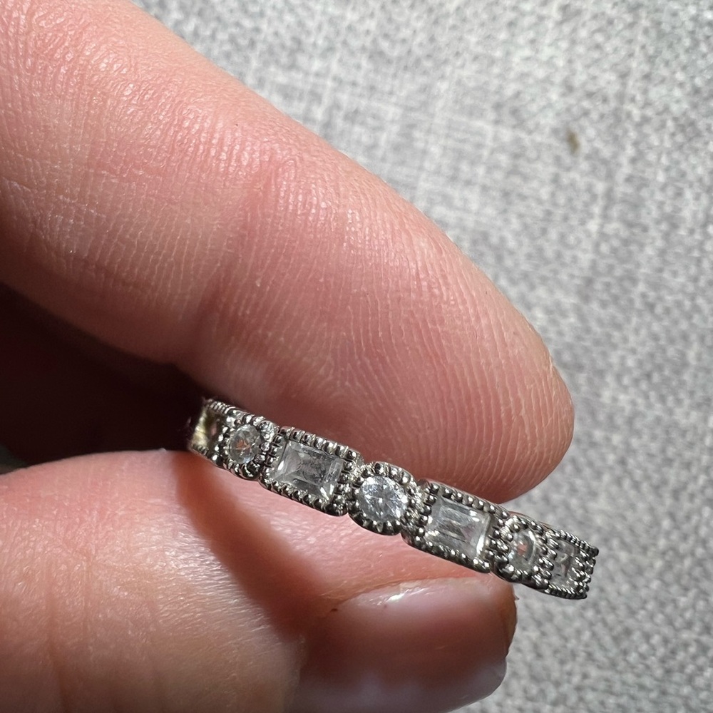 Elegant Women’s Sterling Silver Band Ring